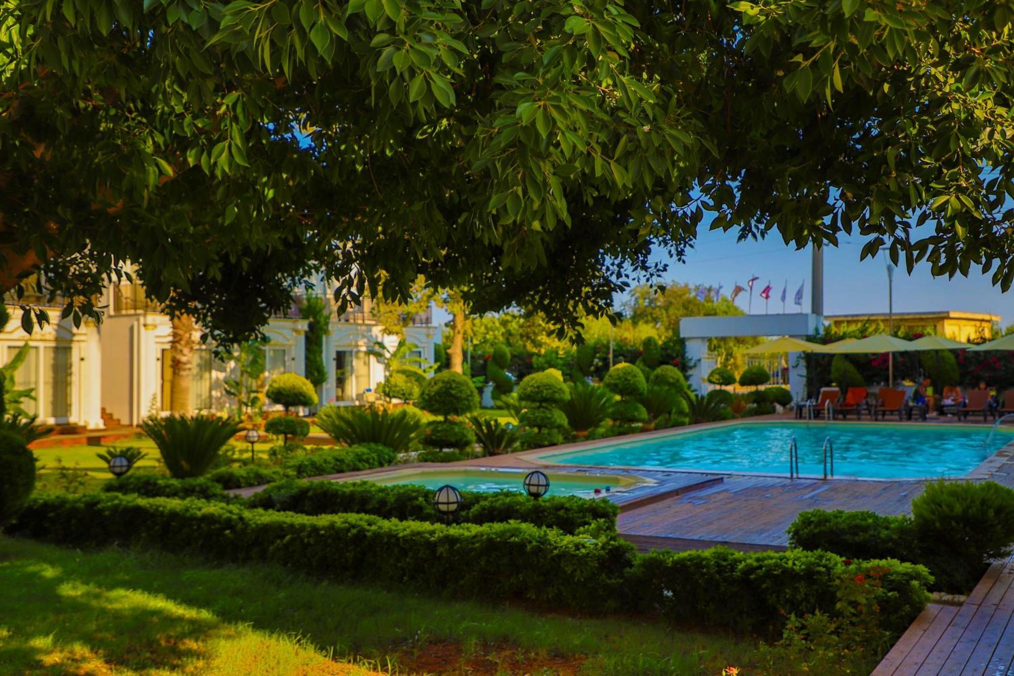 Hotel Lara Garden 4*