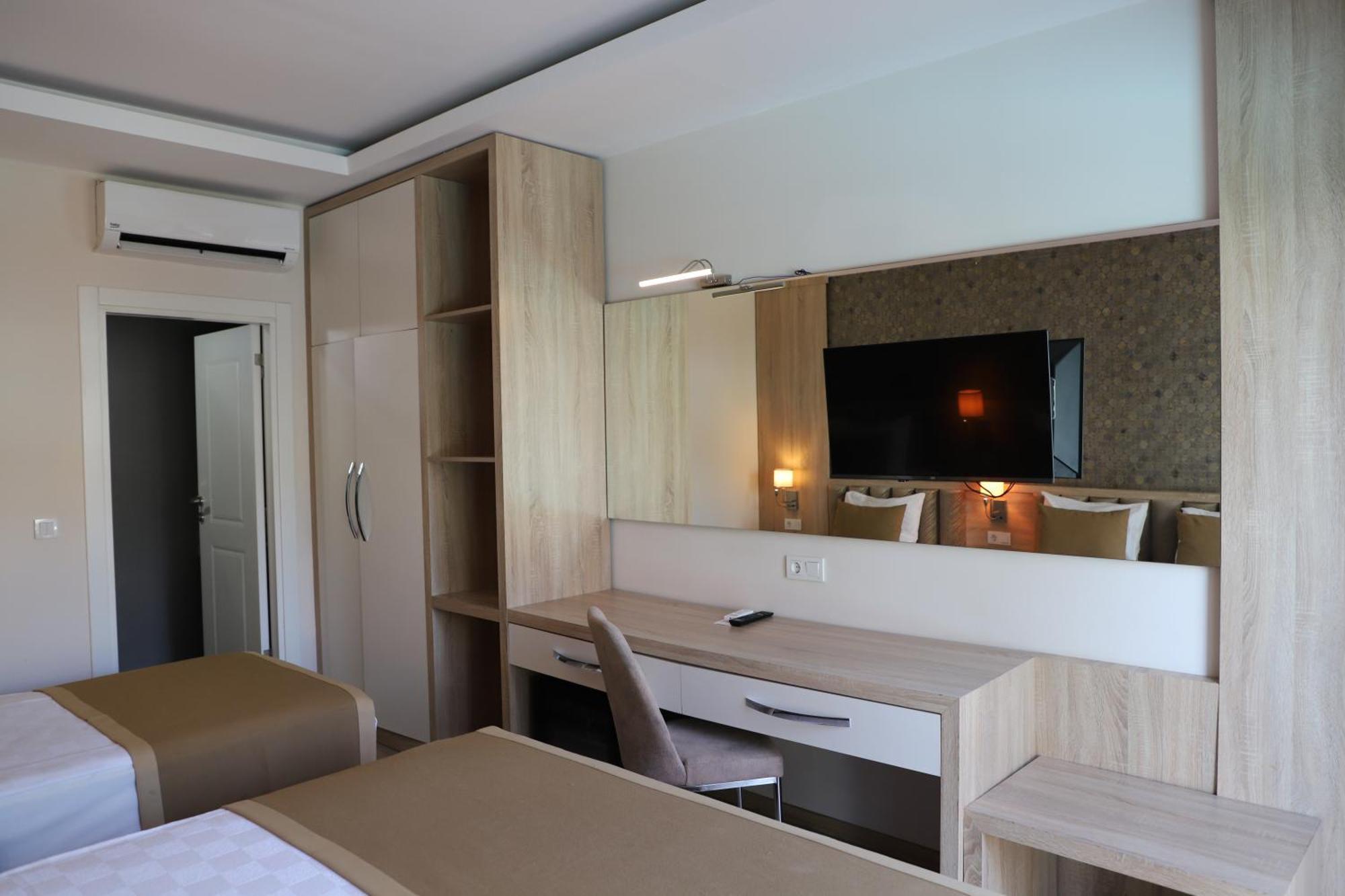 Hotel Lara Garden Butik 4*